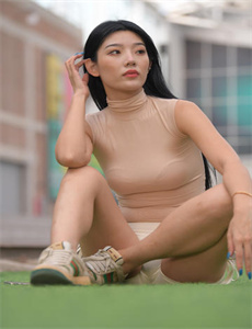 梁莹在公车被灌满JING液