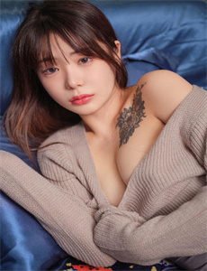 使劲揉着她的大胸视频